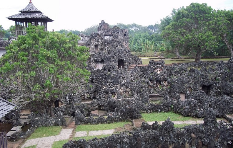 Tempat Wisata Gua Sunyaragi