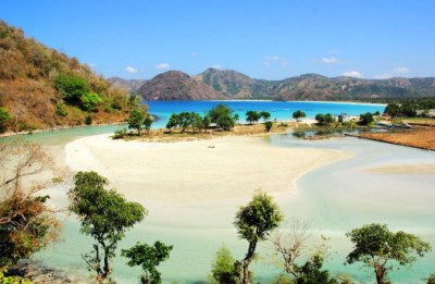 Wisata Pantai Selong Belanak