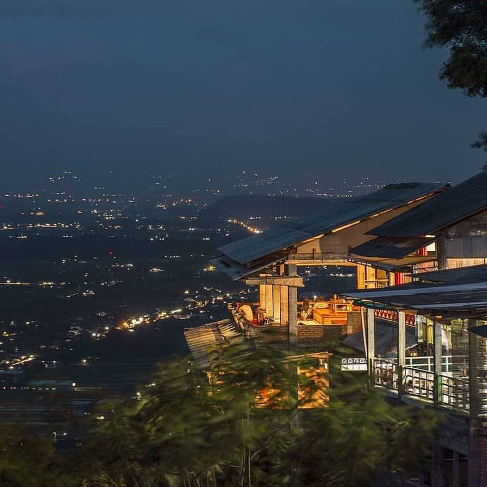 Gambar Bukit Bintang Jogja